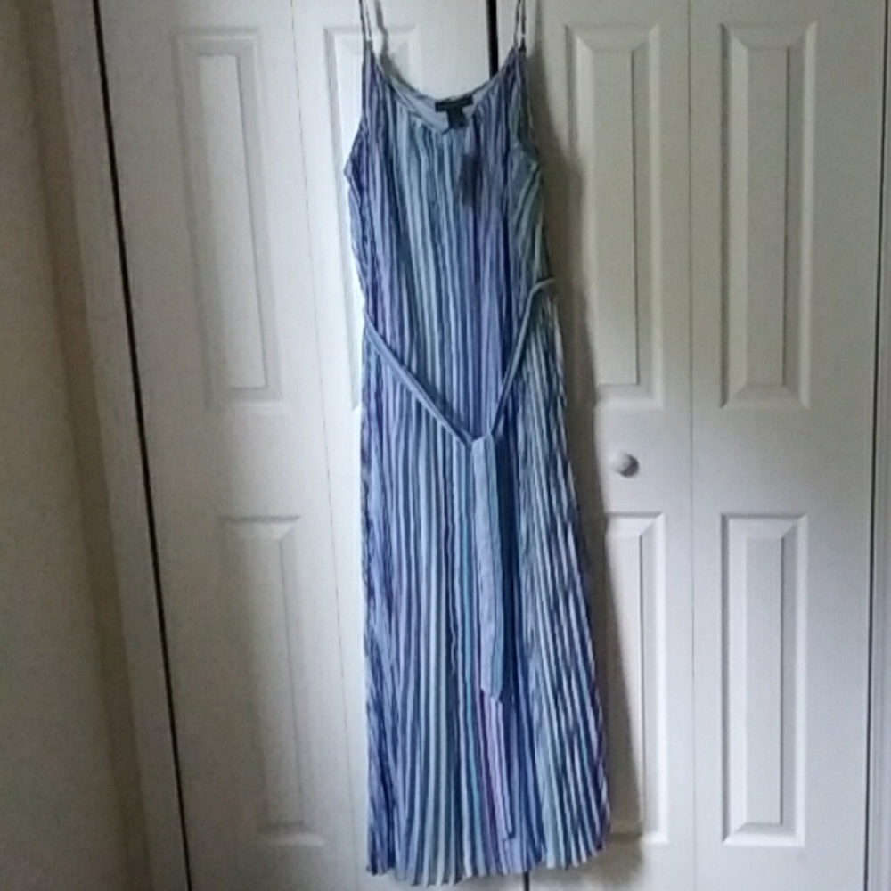 Dress - Picture 2 of 4